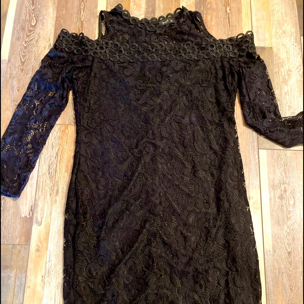 Lined lace black dress